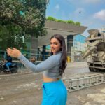 Shivani Jha Instagram - Unchi hai building lift Teri band hai! Kaise main aun….. (Complete the above sentence… the funniest ones get a reply from me! 😂🙈) India