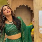 Shivani Jha Instagram - POV: the feminine urge to be “that girl” Indian Shayars talk about Styled by @tripzarora for #bhagyalakshmi #soniyaoberoi @zeetv #shivanijha #ootd #indian #outfitoftheday #green #instagram #desiaesthetic