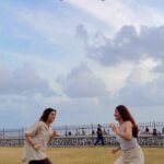Shivani Jha Instagram - Read that 👆🏻 again! #reels #explore #trending #reelsvideo #dance #shivanijha #viral #friends #dancereels