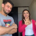 Shivani Jha Instagram - @bee_vani_ ye movie humne ek sath he dekhi thi #viral #instagram #riddles #couplechallenge