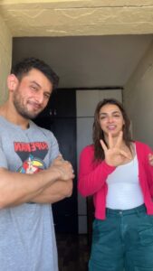 Shivani Jha Instagram - @bee_vani_  ye movie humne ek sath he dekhi thi

#viral #instagram #riddles #couplechallenge