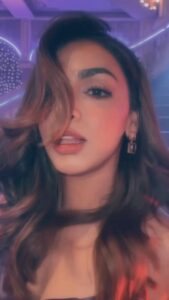 Shivani Jha Instagram - Hair>> 

#shivanijha #trending #viral #mrignayni #naagin6 #style #explore