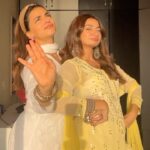 Shivani Jha Instagram - Dekho 🌙 aaya , 🌙 nazar aaaya! @nidhi_shetty13 #dance #eidmubarak #reels #explore #viral #trending #reelsinstagram #shivanijha