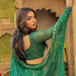 Shivani Jha Instagram – POV: the feminine urge to be “that girl” Indian Shayars talk about

Styled by @tripzarora for #bhagyalakshmi #soniyaoberoi @zeetv 

#shivanijha #ootd #indian #outfitoftheday #green #instagram #desiaesthetic