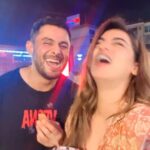 Shivani Jha Instagram - Coke ho ya pepsi leenesh is always sexy @bee_vani_ ye caption shivani ne suggest kiya #couplechallenge #instagram #trending #games #explore