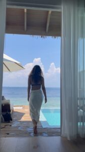 Shivya Pathania Instagram - Quien sera el que me quiere a mi Quien Sera Quien Sera…
.
📸 @sunainarana_r 
#BandosMaldives #Bandoswatervillas #Bandos @bandosmaldives