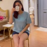 Shraddha Arya Instagram - Kahin bhi shuru Ho jaate hain ye log 😂 #Bff #SoJealous #FitnessReels #FunnyReels #Shraddhaarya #kundaliBhagya #YogaReels #Yogini