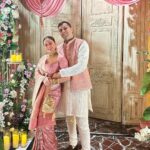 Shraddha Arya Instagram - 28.06.2023 #BestiesWedding ❤️ #PoojaKeHueDarshan