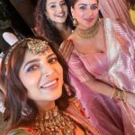 Shraddha Arya Instagram - One With The Bride & Her Tribe ♥️ . . . #weddingday #poojakehuyedarshan #jashan