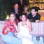 Shraddha Arya Instagram - Fakih’s Send-Off Dinner Last Night! I’m so thrilled for you @nzoomfakih , no doubt you’ll shine so brightly there (At Khatron Ke Khiladi)!! Remember , your wackiness is what makes you truly special.. so keep that alive and everyone will be compelled to fall in love with you just as I have ❤️. And to the NEW BOYS, Congratulations! You made it to our core group. 😂 #FantasticFour ❤️ #KBGang #KundaliBhagya #PreetaSrishti @roofberriesbandra Pr. @maverick.communication01