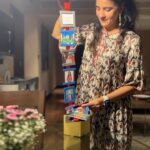 Shruti Seth Instagram - These are the days that remind me to be grateful. Thank you Ashwini and Lubaina & the entire team at the @tajlandsend for making me feel so special. While my days working at the @tajmahalmumbai will be some of my fondest memories; a gift that still keeps giving, thank you for a reminder of my amazing journey through the years in the most creative way. Your kind gesture left me truly overwhelmed 🥰 I will treasure this memento. I’m so grateful 🙏🏻 #journey #memories #work #life #memento #grateful #shruphotodiary Taj Lands End, Mumbai