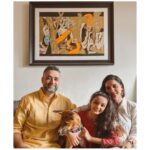 Shruti Seth Instagram - Eid Mubarak from all of us and MO! Love, light and peace ♥️🐾 #eid #festival #family #shruphotodiary