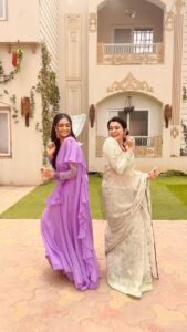 Smita Bansal Instagram - We don’t cordinate, coordination finds us. 
#doingtrendstogether #trending #coactors #friends #bhagyalakshmi #neelam #lakshmi