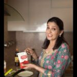 Smita Bansal Instagram - Today is a holiday and a family day. And it becomes a fun day when the whole family sits together and eats together. Today, I am going to cook my family’s favourite dishes- an awesome wholesome combo of Aloo Jeera, Dal Fry, and Kheer. My family absolutely trusts my cooking skills, and when it comes to spices, I trust @hamdardKhaalis Spices. Made of handpicked ingredients, these pure, unadulterated, and authentic spices make my dishes yummier and healthier. You also share your most innovative recipe of the dish that you have made using Khaalis spices and tell us how it made your ‘khaalis’ moment khaas. Order Now Big Basket | Blinkit | Amazon | Flipkart #KhaalisMasale #PunjabiFood #FamousPunjabiFood #IndianCooking #Masala #IndianFood #Foodies #FoodiesOfInstagram #FoodLovers #loveforfood #KitchenEssentials #Cooking #IndianSpices #MasalaPowder #BestSpices #Seasonings #NewLaunch #Spices #SpiceMix #FreshFlavours #deliciousfood #FoodiesOfIndia #SpicesOfIndia #SnacksRecipe #easyrecipe #BlendedSpices #PowderedSpices #wholespices #HamdardKhaalisMasale #IndianKitchen