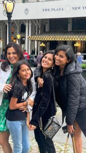 Smita Bansal Instagram - Getting the coordination right in one go? NO WAY😂
#centralpark #familytime #Noway #happy #mummasbabygirls #trending #newyorkdiaries #anaagha 
@stashamohla @manya_mittal