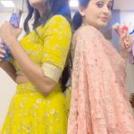 Smita Bansal Instagram - On set shenanigans. #bhagyalakshmi #coactors #friends #actorslife #lovewhatido #lakshmi #neelam