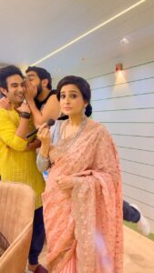 Smita Bansal Instagram - These two broadcast my messages free of cost @imrohitsuchanti @gandhi_aman_ 😂😂

#gossipkings 
#coactors #worklife #behindthescenes