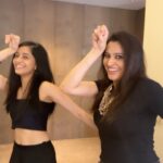 Smita Bansal Instagram - We got ready, toh socha do reel toh bana hi len😂😂 @stashamohla #loveletter #trending #mummasbabygirl #smitasha #reelsinstagram