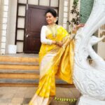 Smita Bansal Instagram - Hello sunshine ☀️ #sunshine #yellow #positivity #sareelove #indianwear