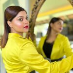 Sneha Wagh Instagram - Mirror Mirror on the Wall, I refuse to fall & continue to stand tall! 💯 . . 👗: @fashionstruc 📍: @bageecha_bytouchofclass . . #tuesdaythoughts #bosslady #strongwoman #fashiongram #lookbook #stylefile #sarange #sarangesneha #snehawagh #ssnehawagh