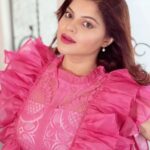 Sneha Wagh Instagram - PS- Please NOTE- Pink is the new Red #iykyk 💸 . . 👕: @fashionstruc 📍: @bageecha_bytouchofclass . . #pink #ootd #stylefile #lookbook #fashiongram #sarange #sarangesneha #snehawagh #ssnehawagh