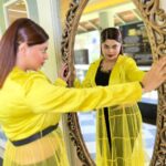 Sneha Wagh Instagram - Mirror Mirror on the Wall, I refuse to fall & continue to stand tall! 💯 . . 👗: @fashionstruc 📍: @bageecha_bytouchofclass . . #tuesdaythoughts #bosslady #strongwoman #fashiongram #lookbook #stylefile #sarange #sarangesneha #snehawagh #ssnehawagh