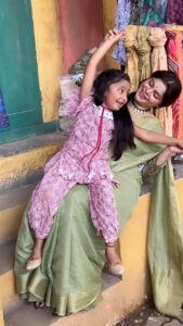 Sneha Wagh Instagram - Neerja Aur Protima …… offscreen masti ……
Neerja Ek Nayi Pehchaan !
10 july se raat 8:30 baje sirf @colorstv par
@_world_of_myra_official 
@sunshineproductionsofficial 
@director_prasadgavandi 
@cma.sees 
@sudhirpix 
.
.
.
.
.
.
#myravaikul #worldofmyra #snehawagh #ssnehawagh #neerja #neerjaeknayipehchaan #protima #colors #colorstv