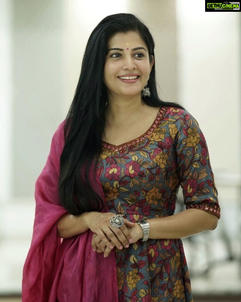 Sshivada Instagram - The better you feel , the better life gets❤️🥰😍 PC @firoz Stylist @styyledbyjoe Outfit @zaitra_couture Asst stylist @_a.l.b.i.n Footwear : @zoukonline #salwarsuits #pooja #newmovies #movie #malayalam #traditionalwear #traditional #feelingdesi #desi #desigirl