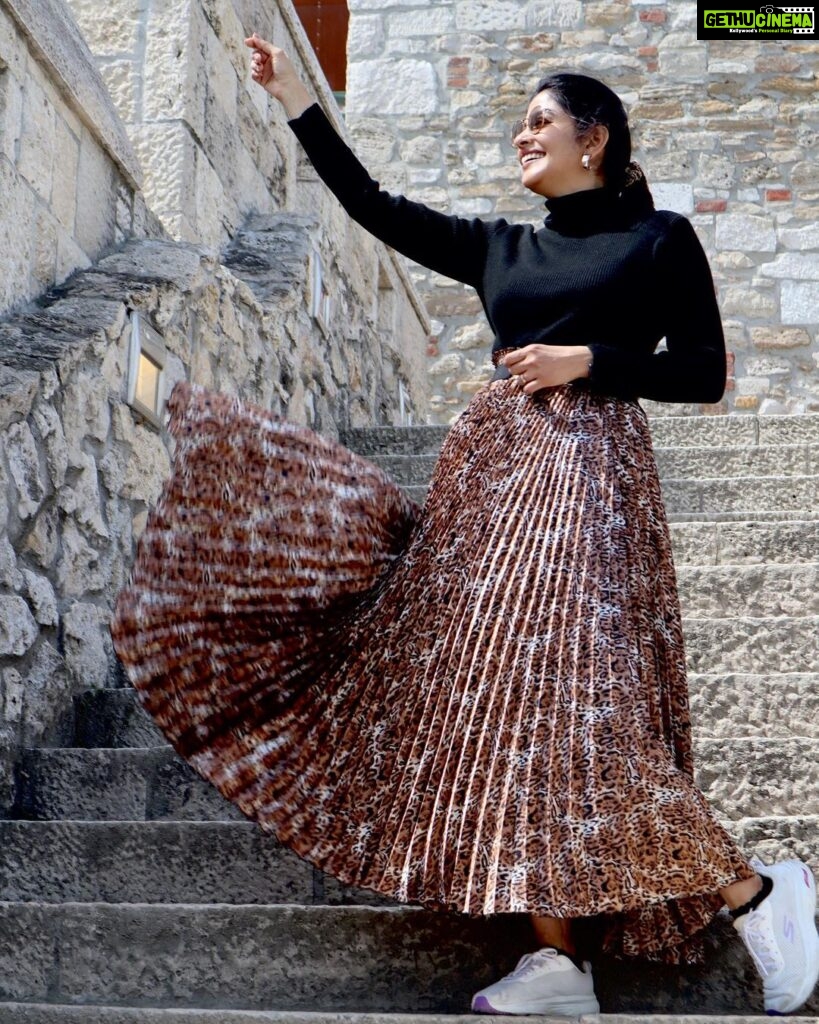 Sshivada Instagram - Day dreaming in Budapest ✨🥰 👗 @flyhigh______ @joe_elize_joy #budapest #hungary #europe #travel #traveldiaries #budacastle Budapest Castle