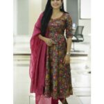 Sshivada Instagram - The better you feel , the better life gets❤️🥰😍 PC @firoz Stylist @styyledbyjoe Outfit @zaitra_couture Asst stylist @_a.l.b.i.n Footwear : @zoukonline #salwarsuits #pooja #newmovies #movie #malayalam #traditionalwear #traditional #feelingdesi #desi #desigirl