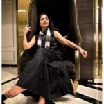 Suhasini Maniratnam Instagram - Met all the cast and crew of ponniyin Selvan on Saturday. I saw this chair ( throne ) and walked away from all and sat on this bold arresting striking chair , one person came running to take pictures of me. And said kundauvai Nandhini poonguzahli 😄😄😄😄😄kept on clicking. any guesses who it would be.