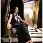 Suhasini Maniratnam Instagram - Met all the cast and crew of ponniyin Selvan on Saturday. I saw this chair ( throne ) and walked away from all and sat on this bold arresting striking chair , one person came running to take pictures of me. And said kundauvai Nandhini poonguzahli 😄😄😄😄😄kept on clicking. any guesses who it would be.