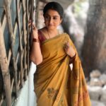 Sujitha Instagram - I feel like summer is ruling us 😐😎🌞 Summer collection Beautiful cotton sarees @onlinegits_2.o Contrast blouse tailoring @nishas_aanaboutique