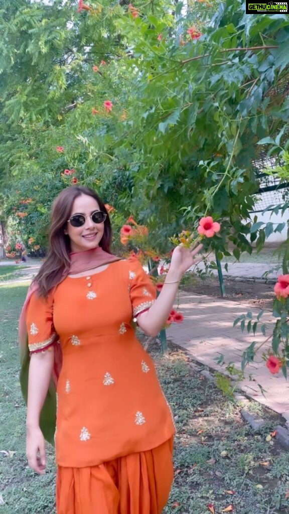 Sunanda Sharma Instagram - Okk report aa fer baadshaaho?😎🌹 . . Beautiful suit by @the_rosegirl 🍊 . . #jattdisda #sunandasharma #trendingsong #punjabisongs