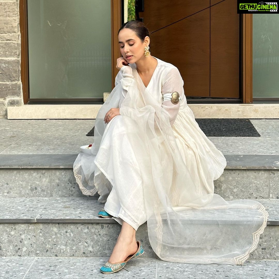 Sunanda Sharma - Songs, Events and Music Stats | Viberate.com