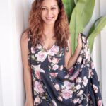 Sunayana Fozdar Instagram - When People ask me why do I smile so much …N I say coz I can make you smile back😊 #saturdaymood #happinessisachoice #saturdaysmiles Wearing @aadews__ Pr @maverick.communication01