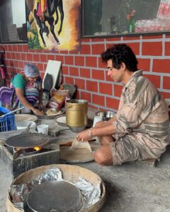 Sunil Grover Instagram - Roti khaoge?