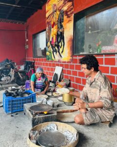 Sunil Grover Instagram - Roti khaoge?