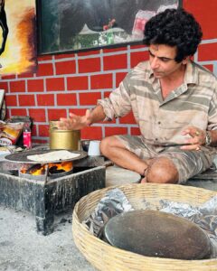 Sunil Grover Instagram - Roti khaoge?