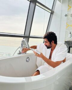 Sunil Grover Instagram - 1…2…3… and  thanda paani