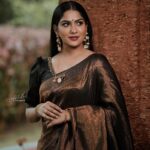 Swasika Instagram – Actress @swasikavj 
Styling @nithinju 
Outfit @aalaadesigners 
Jewls @_javahari_ 
Pic @akhilal_photography 
#makup #swasika #actress Thiruvananthapuram, Kerala, India