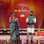 Swasika Instagram - Throwback to a beautiful performance on Madhuram Shobhanam Stage with the presence of the beautiful and most talented evergreen actress Shobana Ma'am. #swasikavj #danceperformance #shobhana