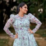 Swasika Instagram - Evening bliss 😊 Mua and styling : @abilashchickumakeupartist Costume : @junna_by_gafoor Photography: @vysakhvyga_official #swasikavj