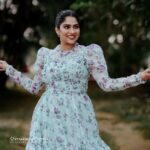 Swasika Instagram - Evening bliss 😊 Mua and styling : @abilashchickumakeupartist Costume : @junna_by_gafoor Photography: @vysakhvyga_official #swasikavj@