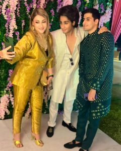Urvashi Dholakia Instagram - Sirf Tum 😍❤️😍 @kshitijdholakia @sagardholakia 🧿✨❤️
:
:
#urvashidholakia #family #holiday #mysons #love #gratitude #blessed #🙏🏻 #💕