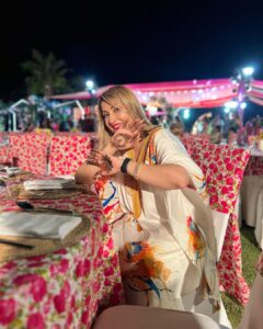 Urvashi Dholakia Instagram - It’s one thing to feel when u become a mother but it’s a whole different level of feeling when your sons are all grown up and they take you on a holiday with their hard earned money. It has been a very long journey and a very fruitful one as today I stand extremely proud of both my children @kshitijdholakia & @sagardholakia who have worked hard and have proven that they truly are respectful & loving & caring boys ❤️ thank u my babies ❤️🧿✨🙏🏻❤️ #godbless 
:
:
#urvashidholakia #holiday #thailand #huahin #destination #wedding #love #life #is #beautiful #thank #you #god #🙏🏻