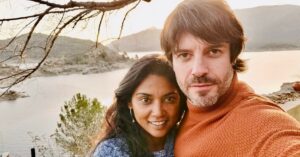 Usha Jadhav Instagram - ¡Hola! #nuevoaño #feliz2023 #happynewyear 
Así y aquí terminamos y hemos empezado el nuevo año 2023! Con gente preciosa como el lugar! ❤️
#salud #amor y #cine 
#felizañonuevo 
@alexcortescalahorra @la_sandridad @jorgelaplace_ @olgamagana_ @marucandel @agus.tomasco