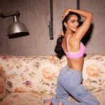 Vaani Kapoor Instagram - Don’t I look comfy? 🛋️