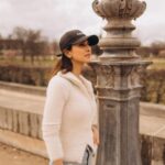 Vaani Kapoor Instagram - Something old, something new.. Paris, a city I first witnessed for a film which forever holds a special place in my heart. With its grandeur history , I created some of my own .. someone rightly said “If you have ever walked in Paris, you will see that Paris will forever walk in your memories!” 💌