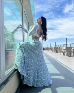Veebha Anand Instagram - Shadi ready!! 🦋

#hifsakishadi 

@the_adhya_designer 
@timelessjewelsby_s